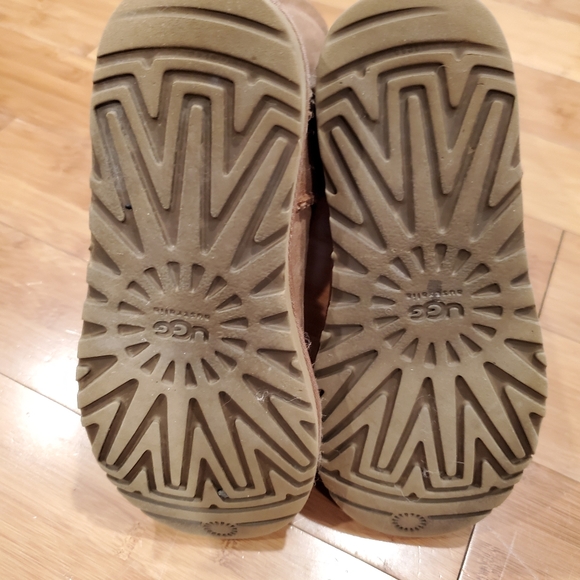 UGGs tall boots size 7 - Picture 3 of 8